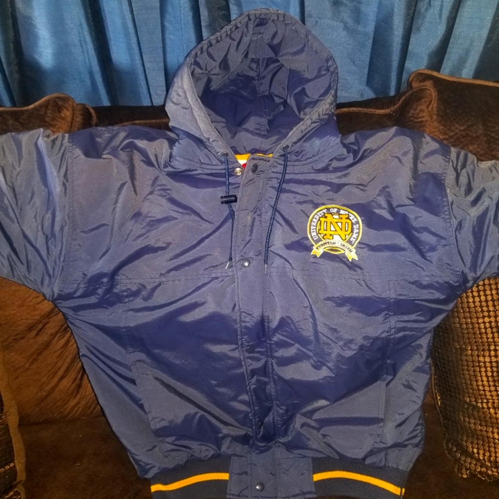 (PRE-OWNED) STARTER NORTRE DAME PARKER!!! SZ/M COLOR: NAVY/GLD/WHT LOOKS NEW!!!